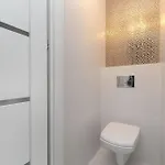 Modern View In With Balcony & Workspace By Renters דירה