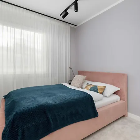 דירה Modern View In With Balcony & Workspace By Renters *