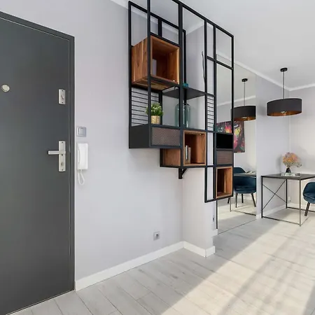 Modern View In With Balcony & Workspace By Renters