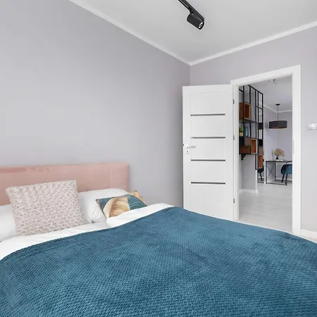 Modern View In With Balcony & Workspace By Renters * Szczecin