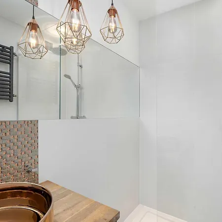Modern View In With Balcony & Workspace By Renters Daire